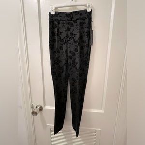 Meg And Margot Black Flower Pull On Slim Leg And Ankle Length Pants New